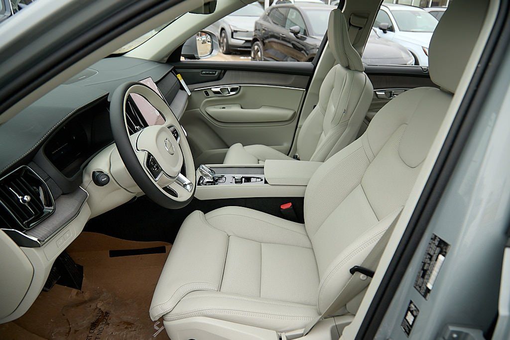 2026 VOLVO XC90 - Image 13
