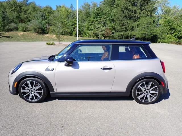 2023 Mini Cooper Base photo 2