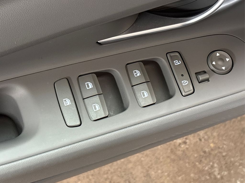 2023 Hyundai Elantra SEL photo 27