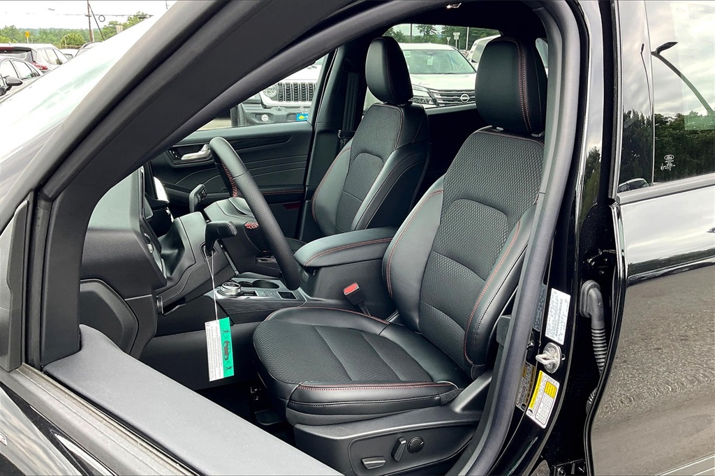2025 Ford Escape Hybrid ST-Line Select photo 10