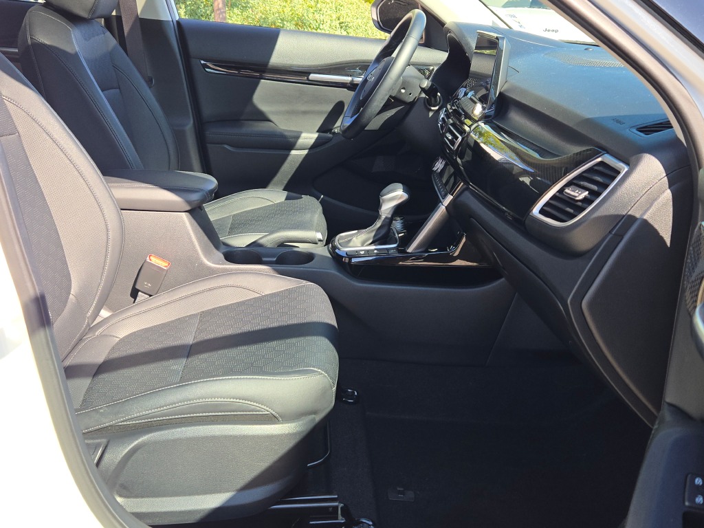 2022 Kia Seltos EX photo 6