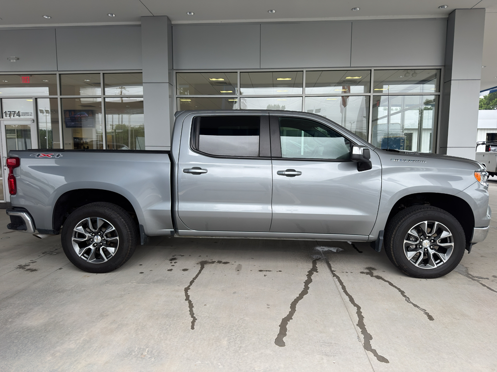 2023 Chevrolet Silverado 1500 LT photo 3