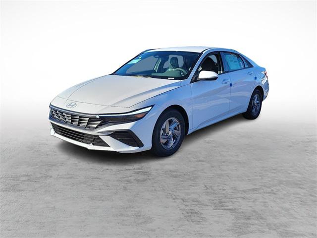 2025 Hyundai Elantra SE photo 3
