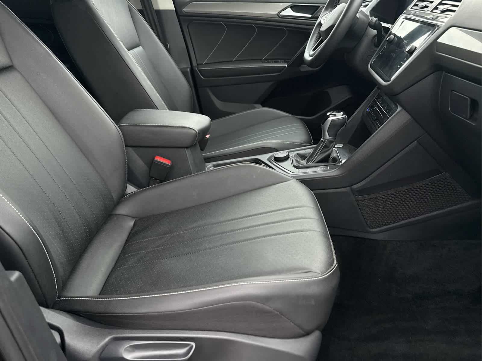 2023 Volkswagen Tiguan SE photo 16