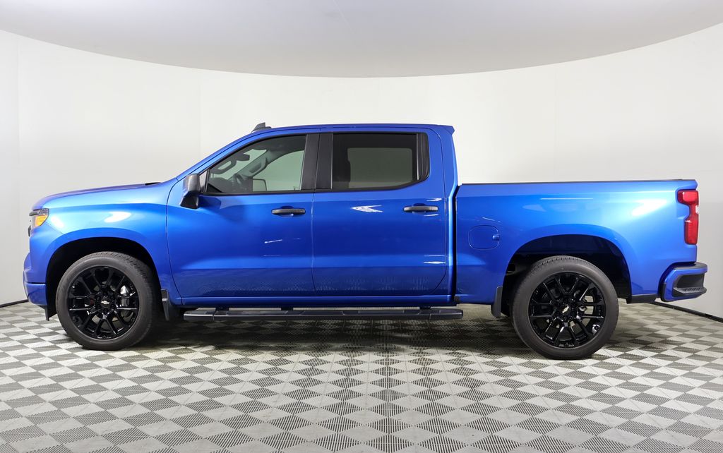 2024 Chevrolet Silverado 1500 Custom photo 3