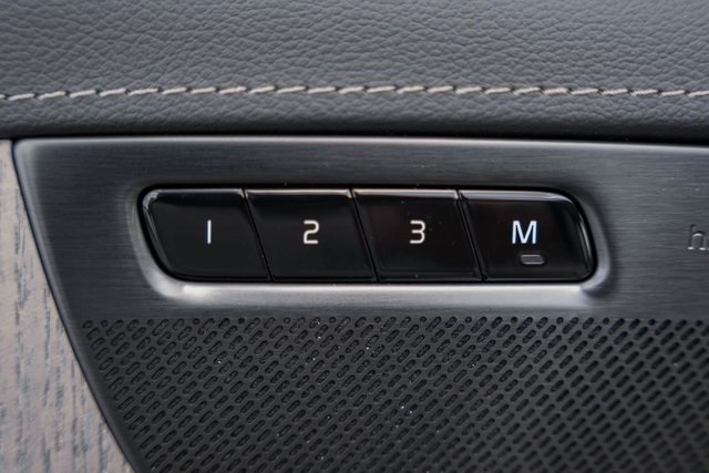 2025 Volvo XC90 T8 photo 28