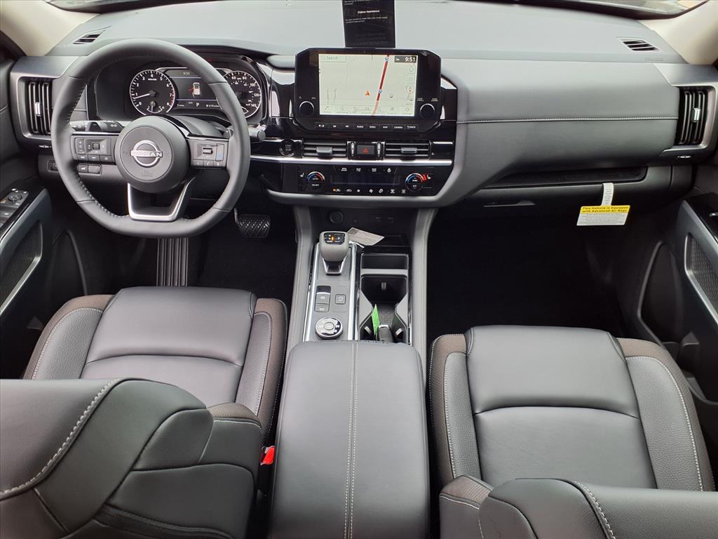 2025 Nissan Pathfinder SL photo 4