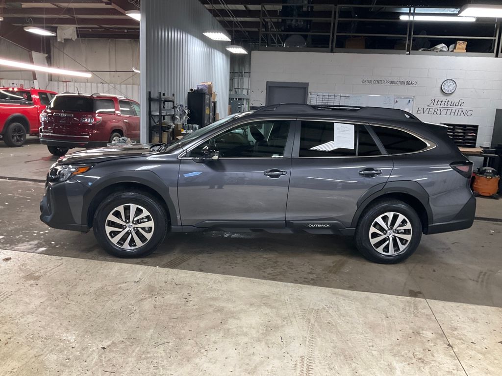2025 Subaru Outback Premium photo 2