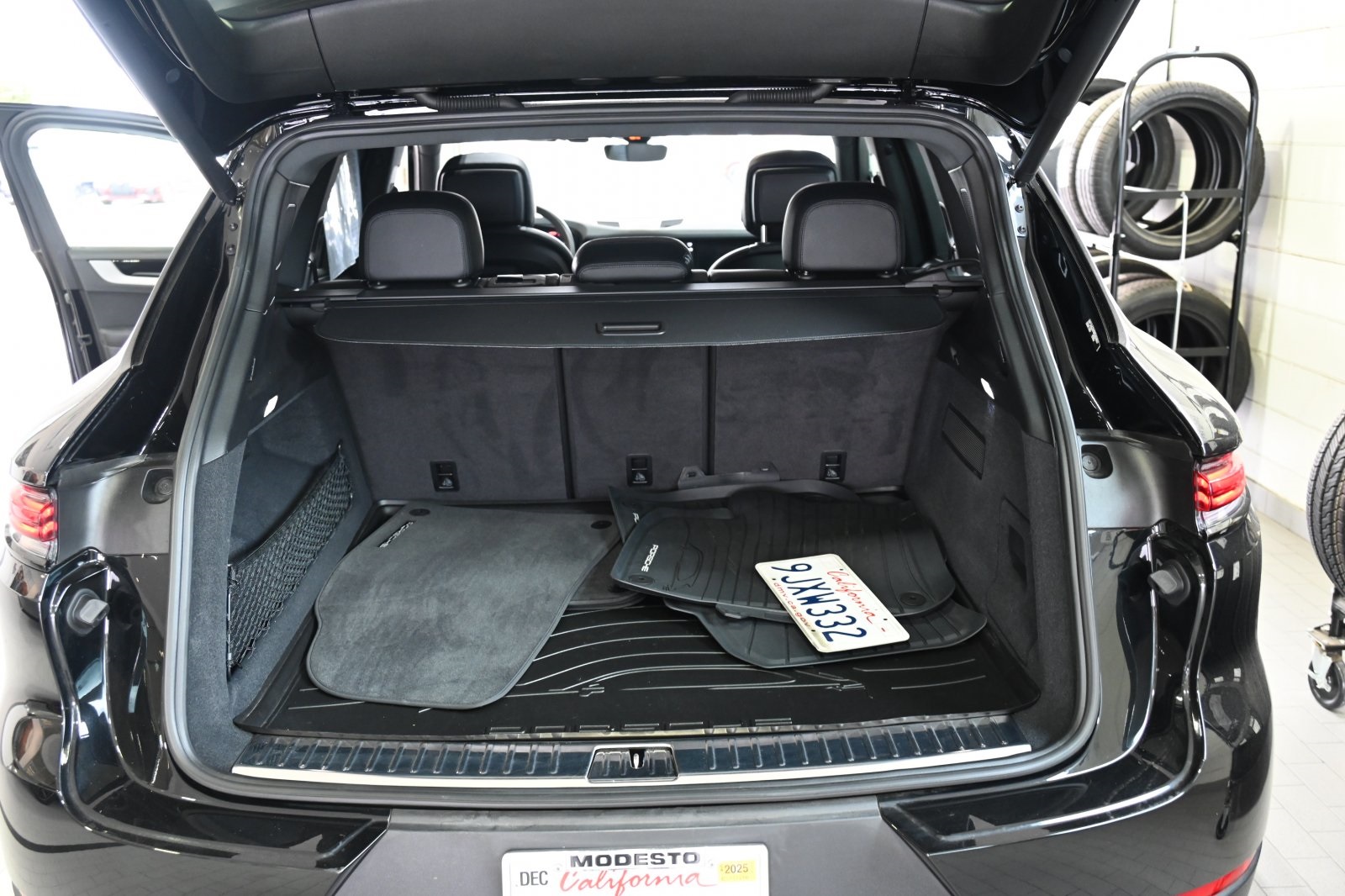 2024 Porsche Cayenne Base photo 20