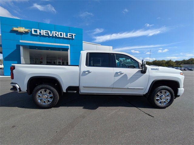 2026 Chevrolet Silverado High Country photo 3