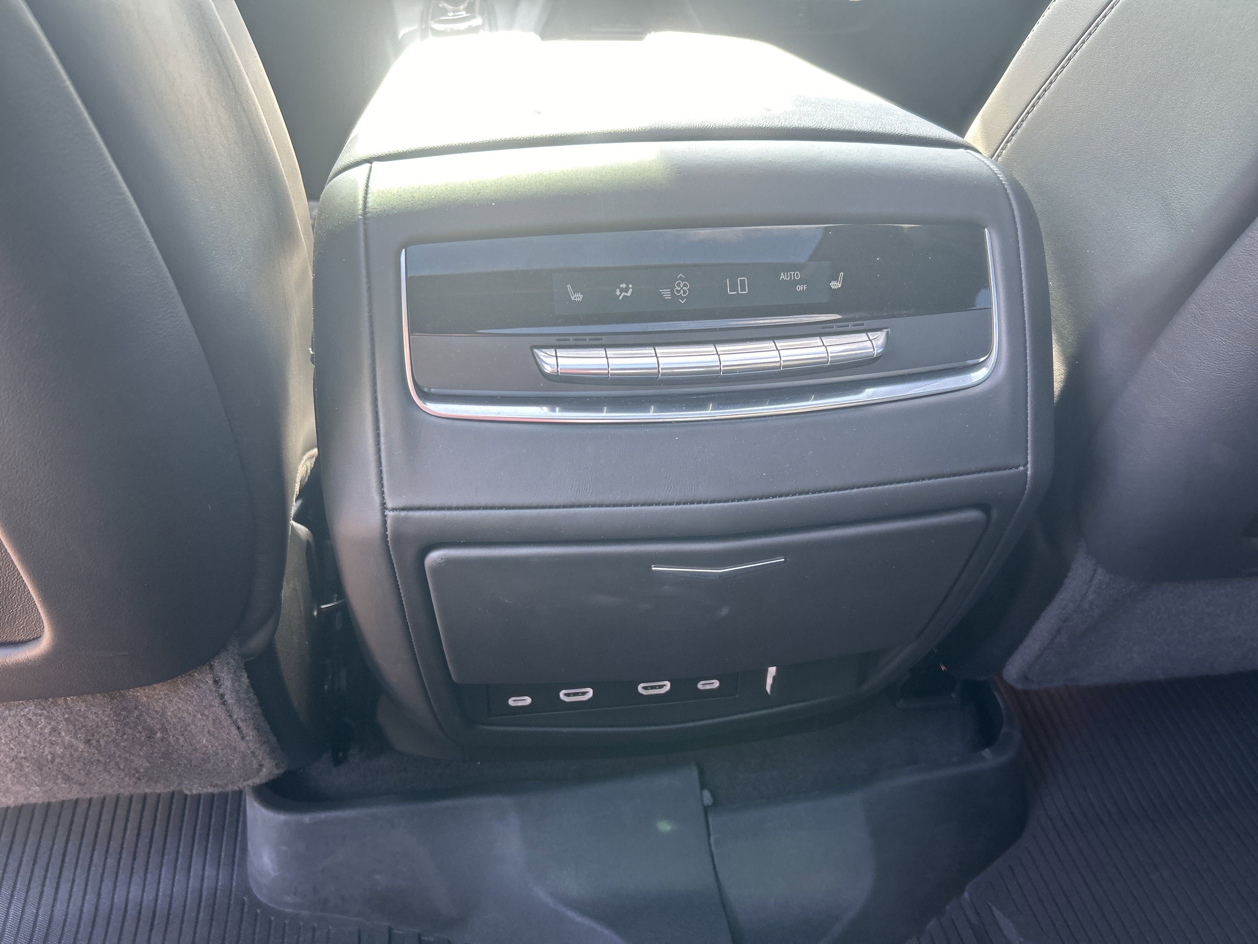 2024 Cadillac Escalade V-Series photo 8
