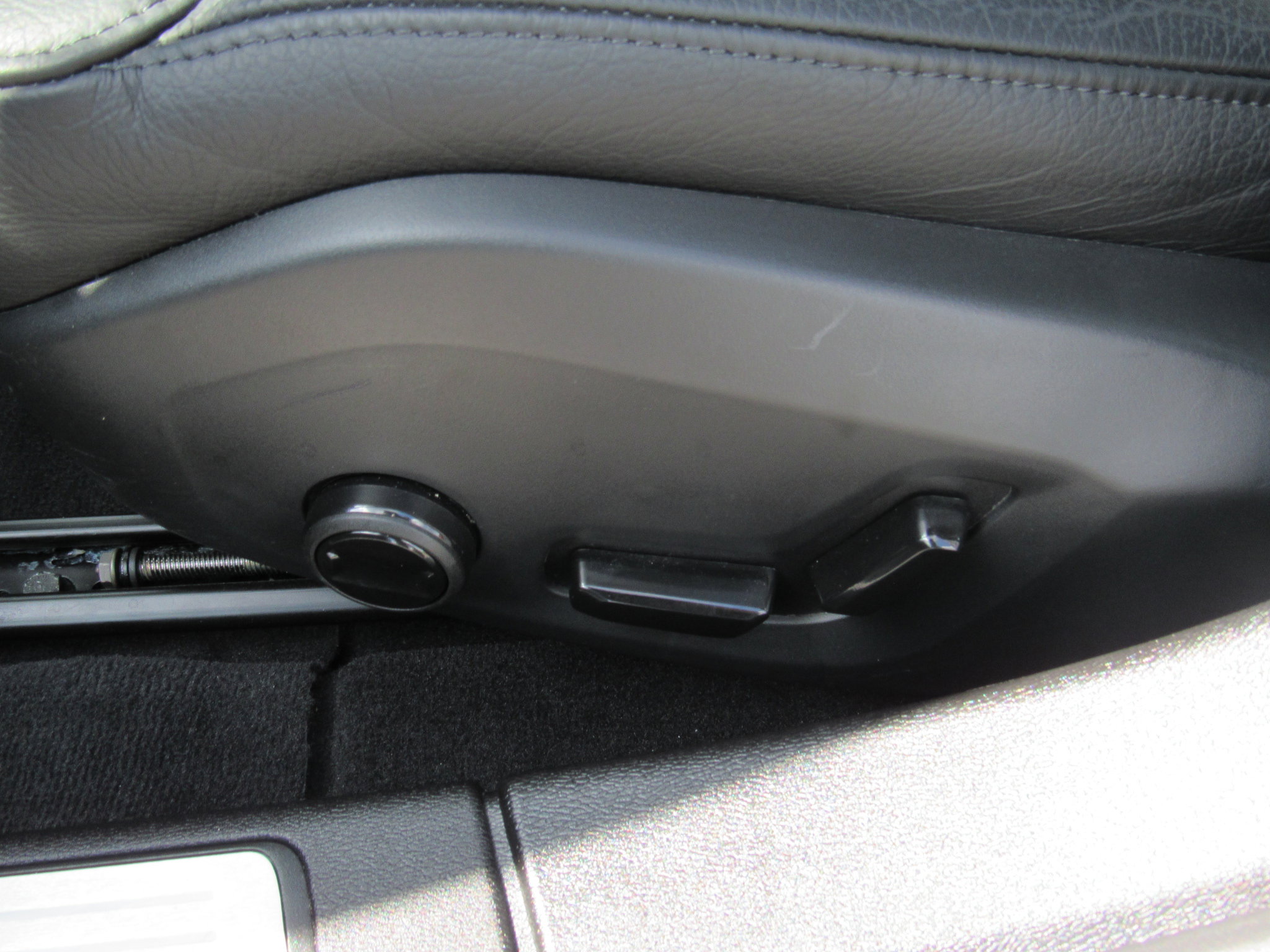 2023 Volvo S60 B5 Plus Black Edition photo 20