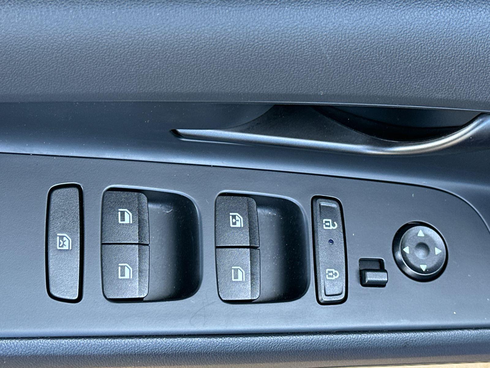 2025 Hyundai Elantra SEL Sport photo 9