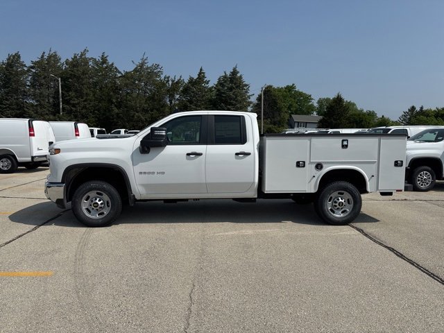 2025 Chevrolet Silverado 2500HD photo 2