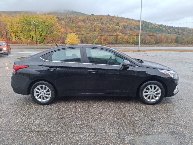 2022 Hyundai Accent SEL photo 2