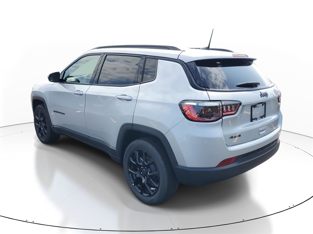 2025 Jeep Compass Latitude photo 3