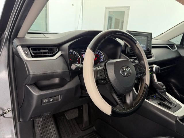 2019 Toyota RAV4 LE photo 20