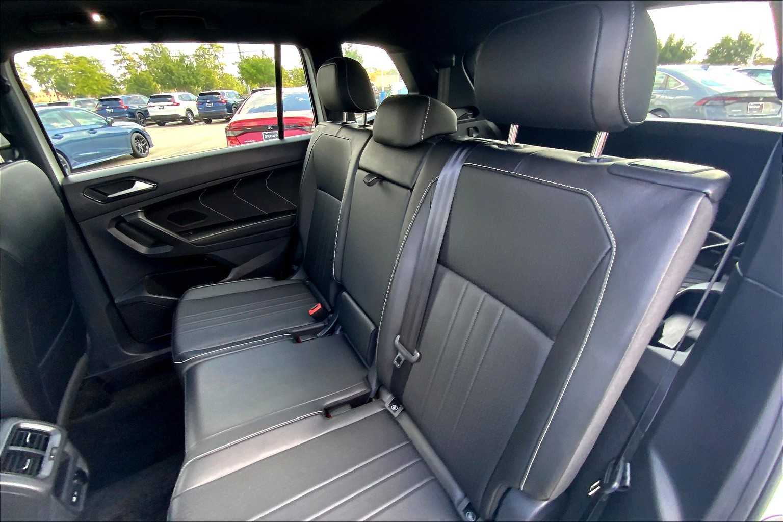 2024 Volkswagen Tiguan SE R-Line Black photo 19