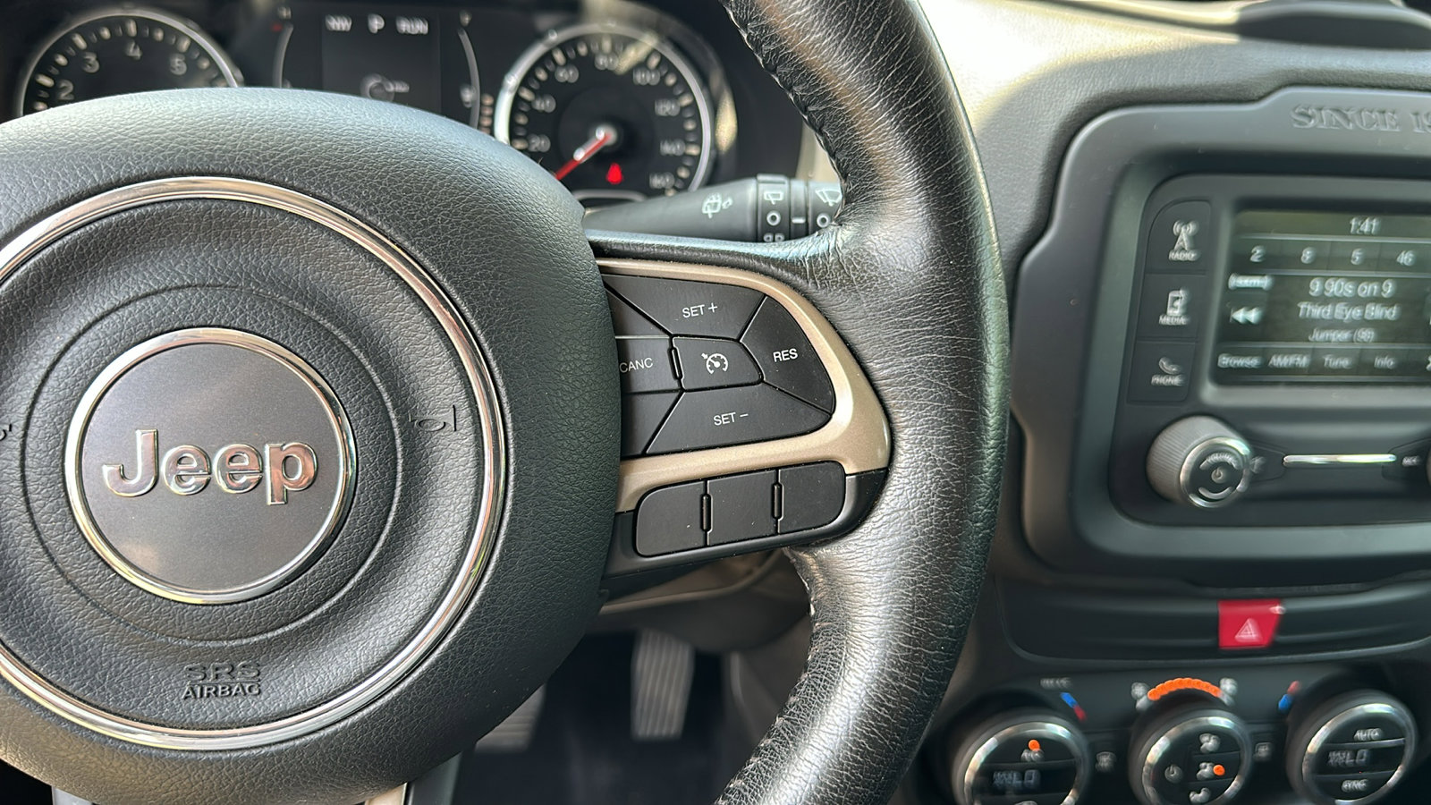 2016 Jeep Renegade Latitude photo 16