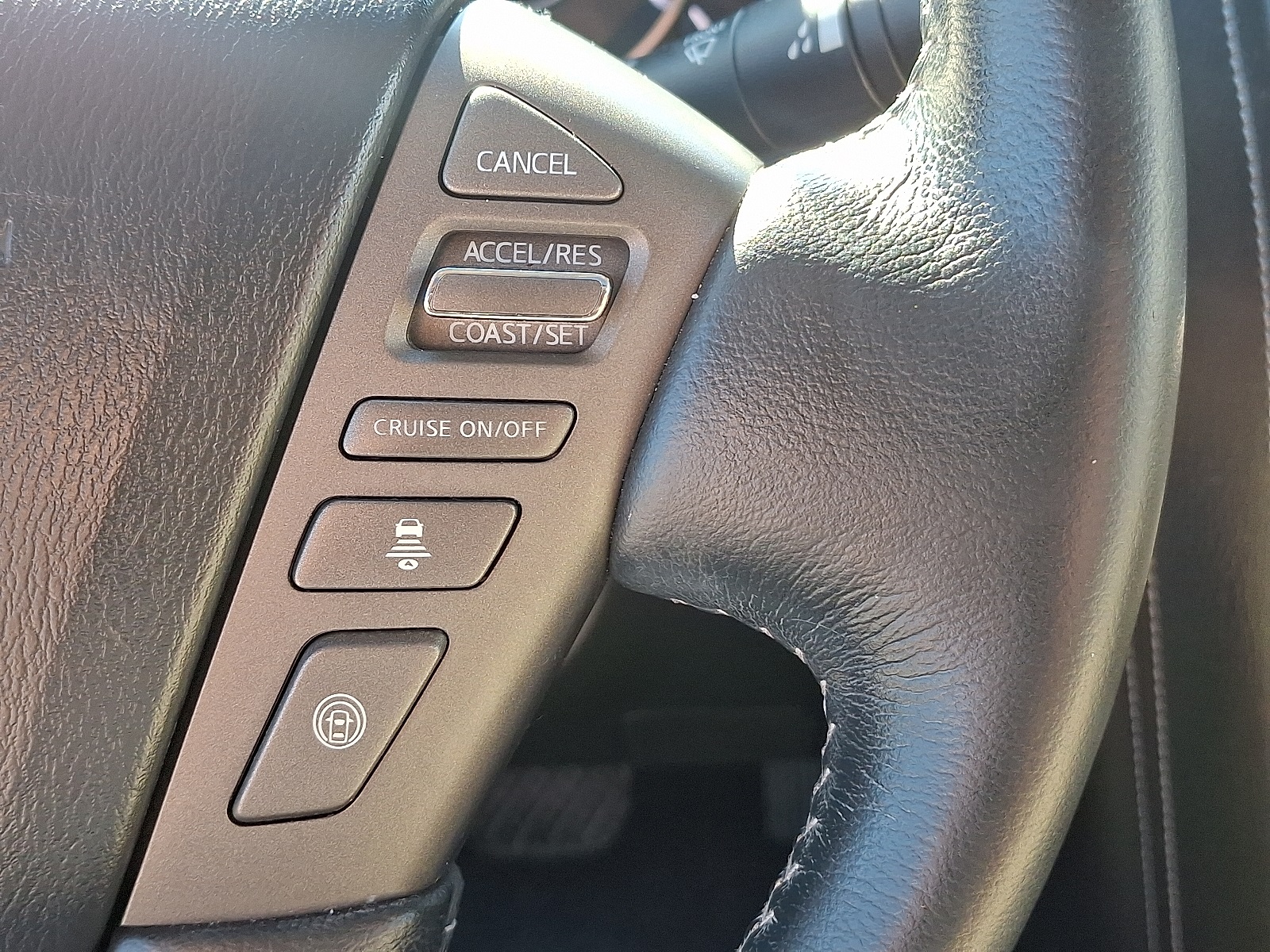 2017 Nissan Armada Platinum photo 24