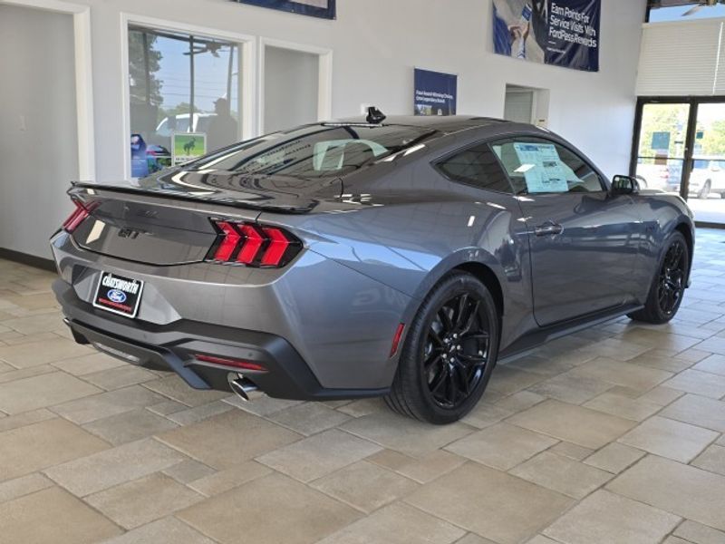 2025 Ford Mustang GT Premium photo 4