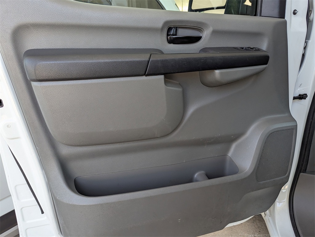 2019 Nissan NV3500 photo 14