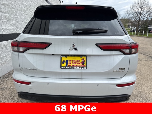2025 Mitsubishi Outlander PHEV SEL Black Edition photo 4
