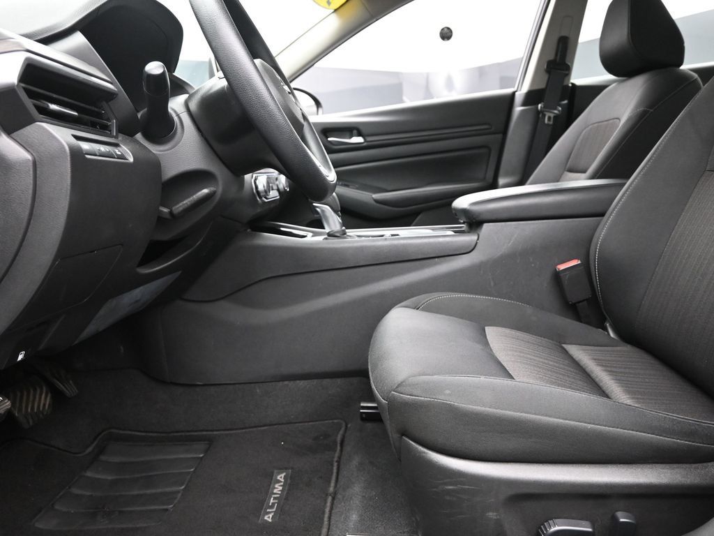 2024 Nissan Altima 2.5 SV photo 10