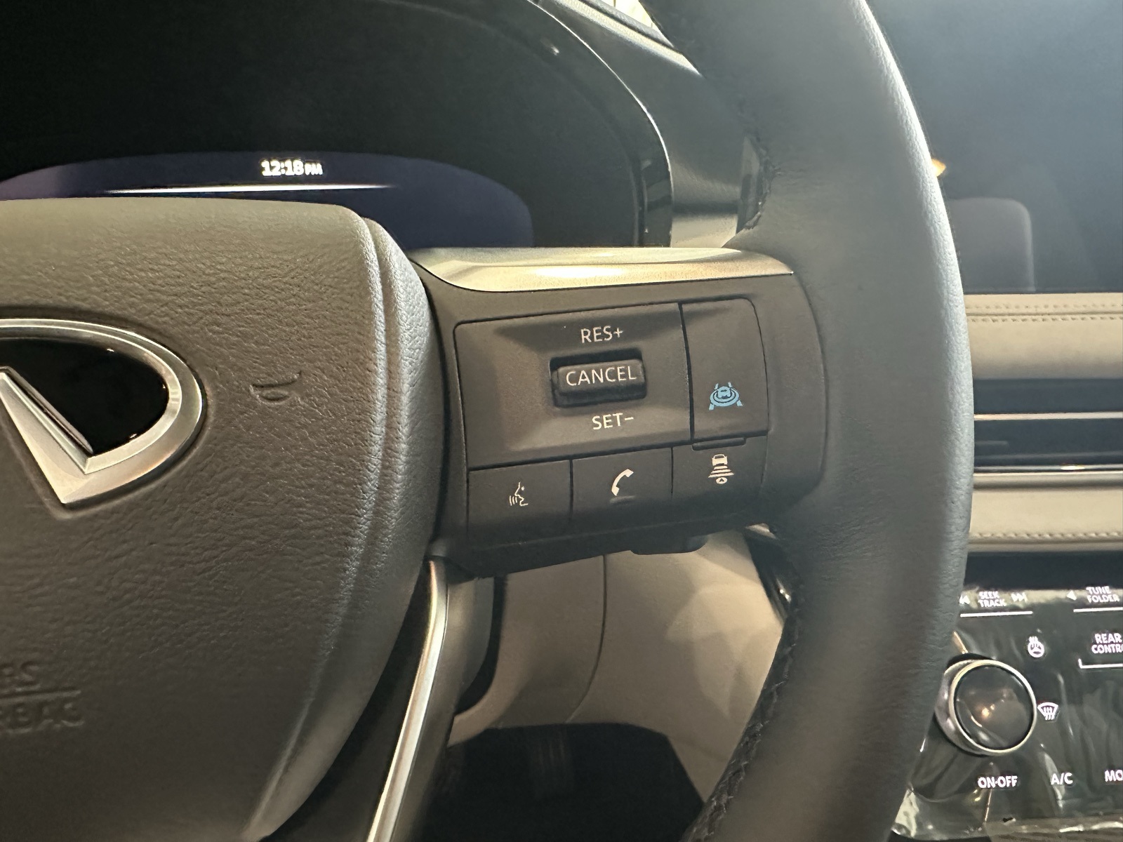 2026 Infiniti QX60 Luxe photo 16