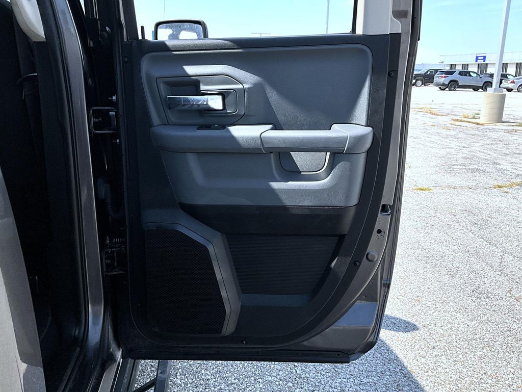 2019 Ram 1500 Classic Warlock photo 18