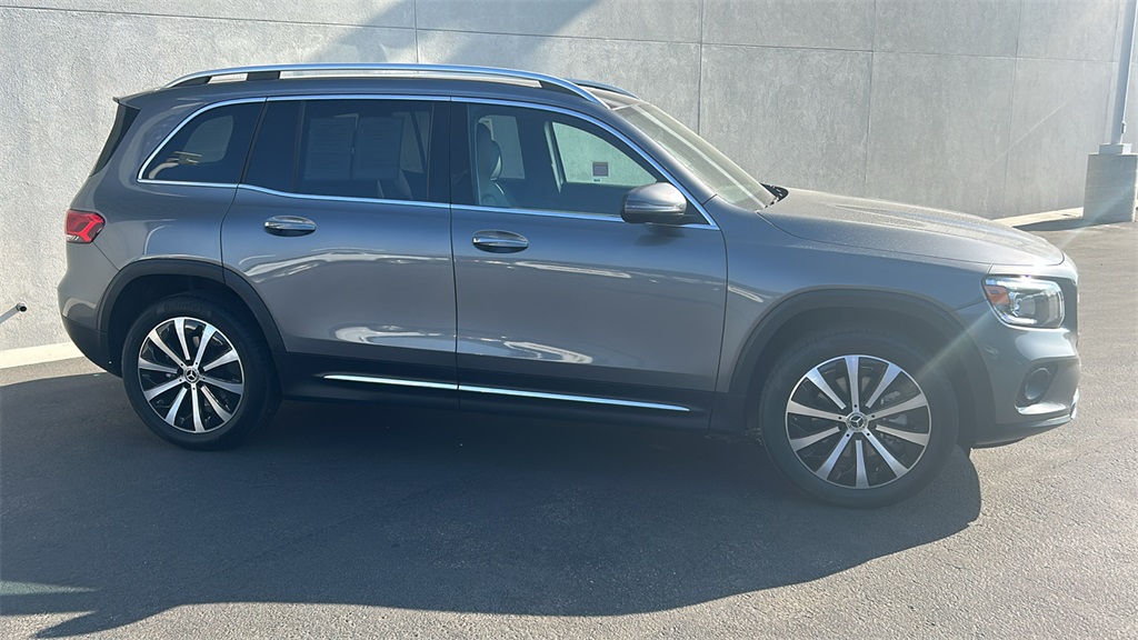 2023 Mercedes Benz GLB 250 photo 2