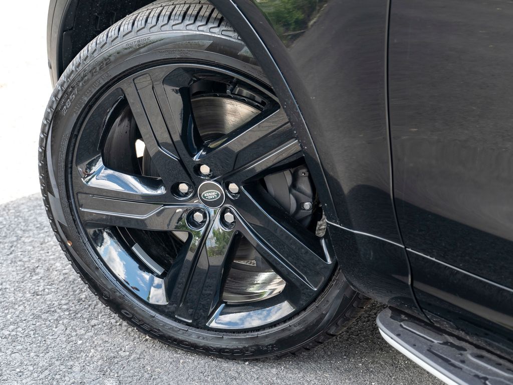 2025 Land Rover Discovery SE photo 9