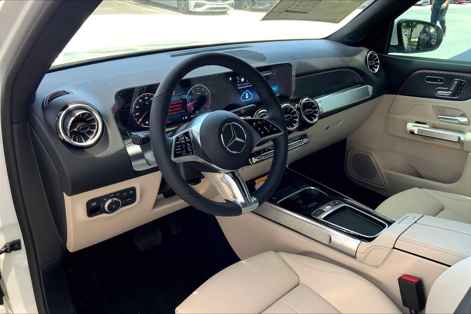 2025 Mercedes Benz GLB 250 photo 10
