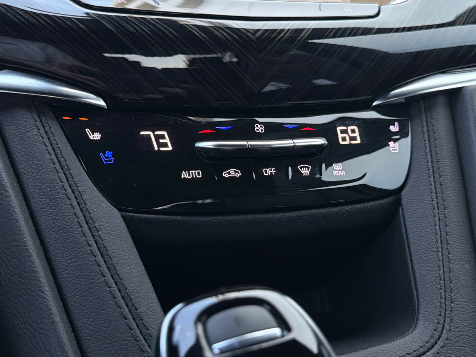 2025 Cadillac XT6 Premium Luxury photo 22