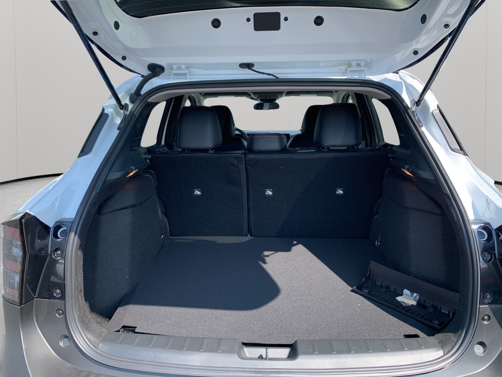 2025 Nissan Kicks SR photo 27