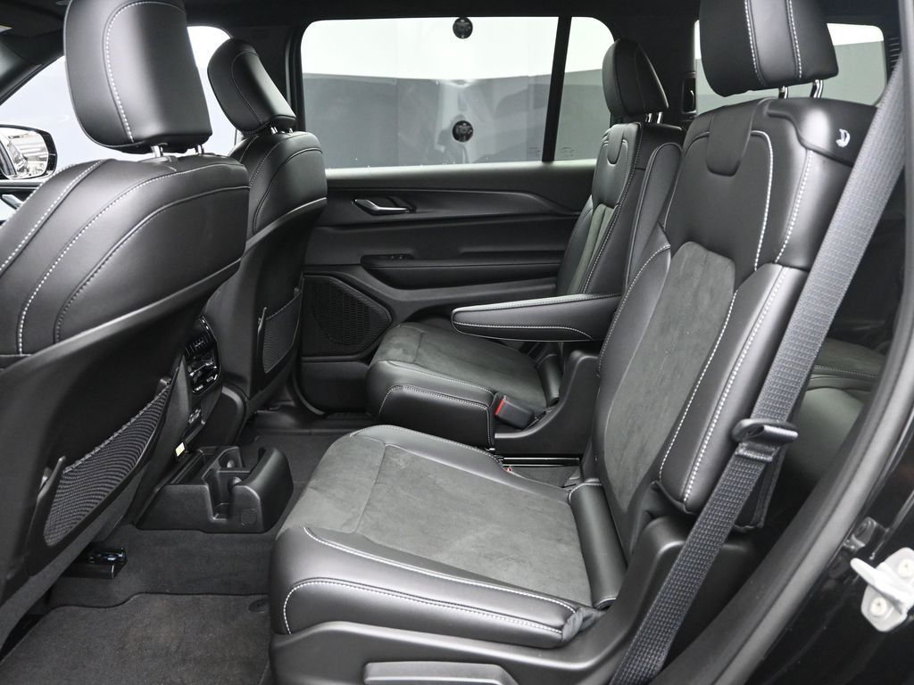 2025 Jeep Grand Cherokee Altitude X photo 9
