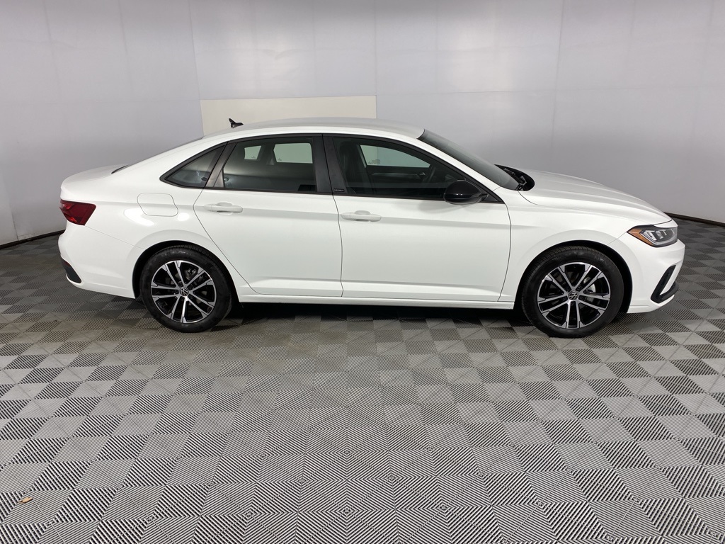 2025 Volkswagen Jetta 1.5T Sport photo 4