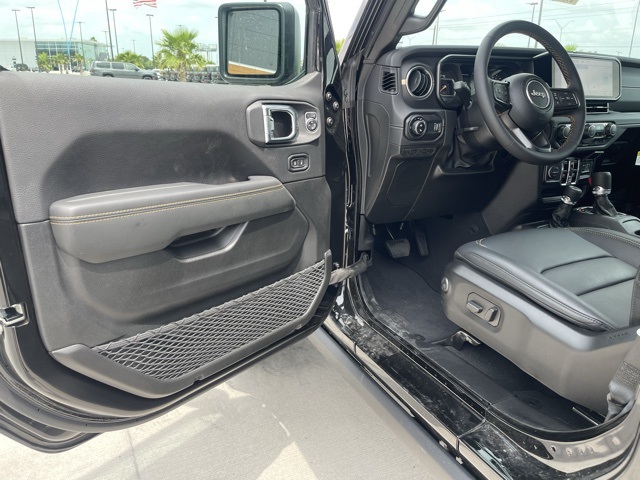 2025 Jeep Gladiator Sport photo 13