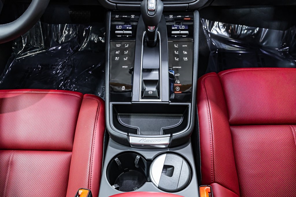 2025 Porsche Macan T photo 16