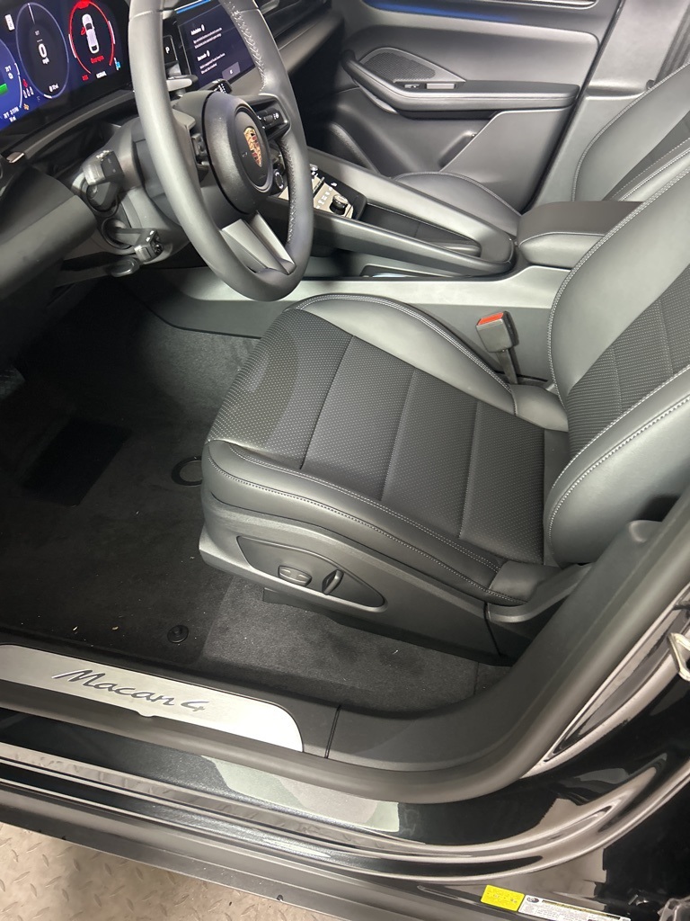 2025 Porsche Macan Electric 4 photo 14