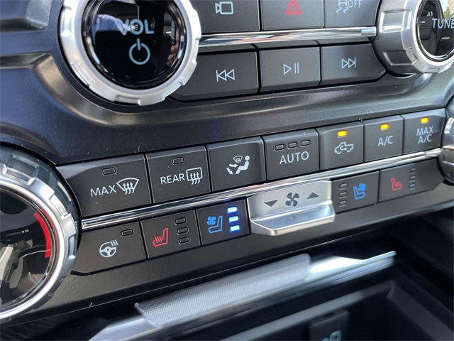 2025 Ford F-250 Platinum photo 16