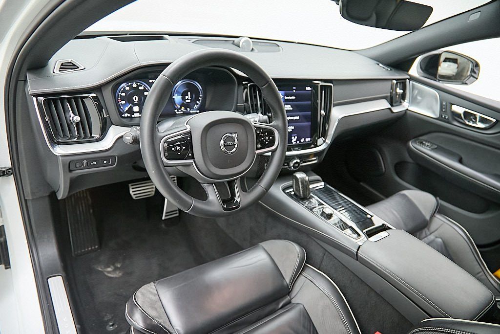 2022 VOLVO S60 - Image 11