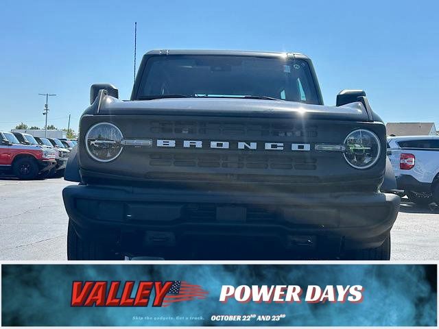 2025 Ford Bronco Base photo 2