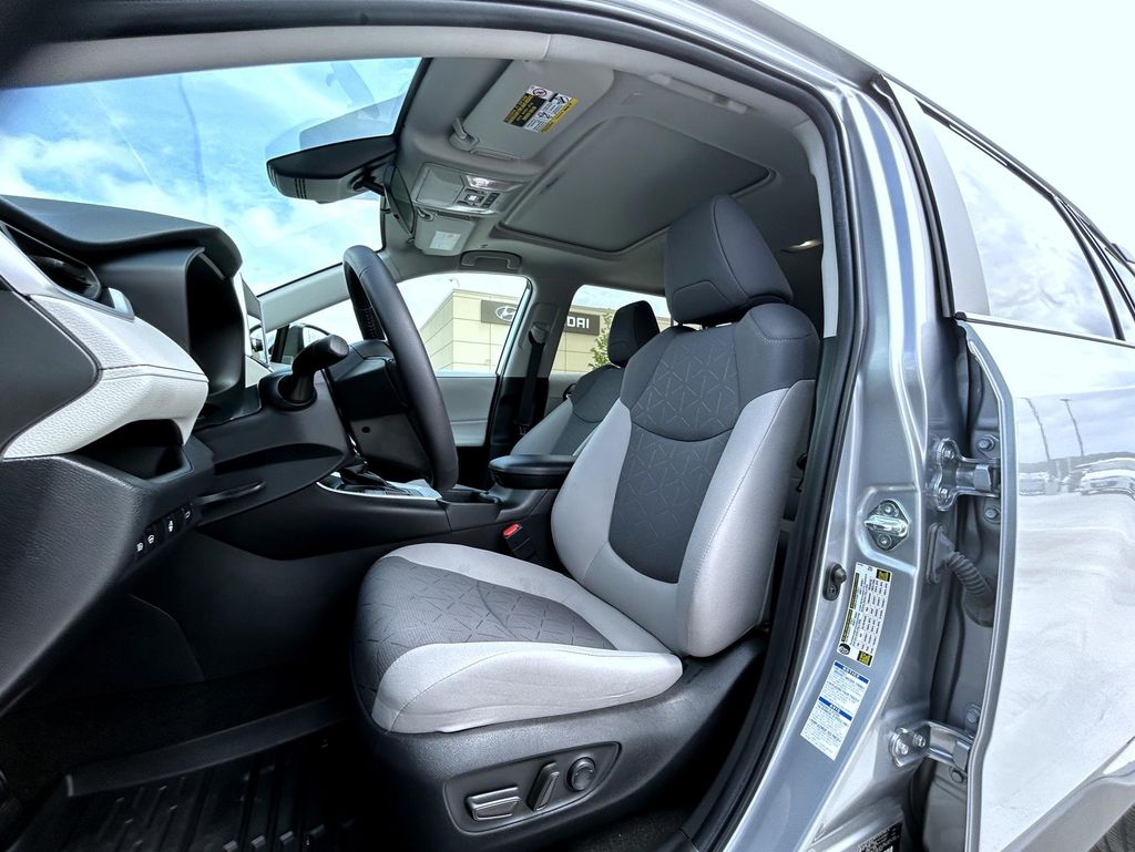 2023 Toyota RAV4 XLE photo 11