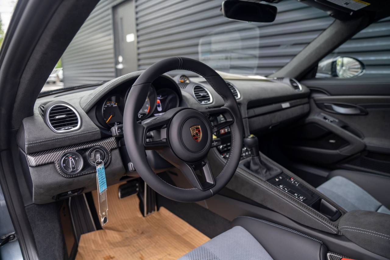2025 Porsche Boxster Spyder photo 4