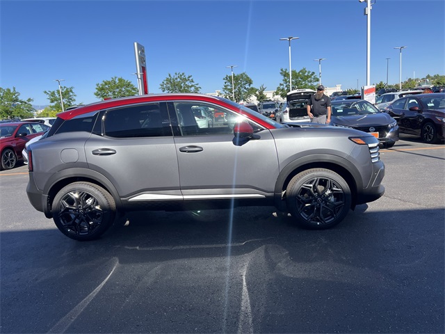 2025 Nissan Kicks SR photo 4