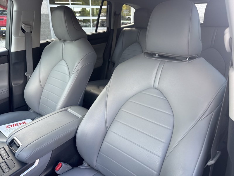 2021 Toyota Highlander XLE photo 19
