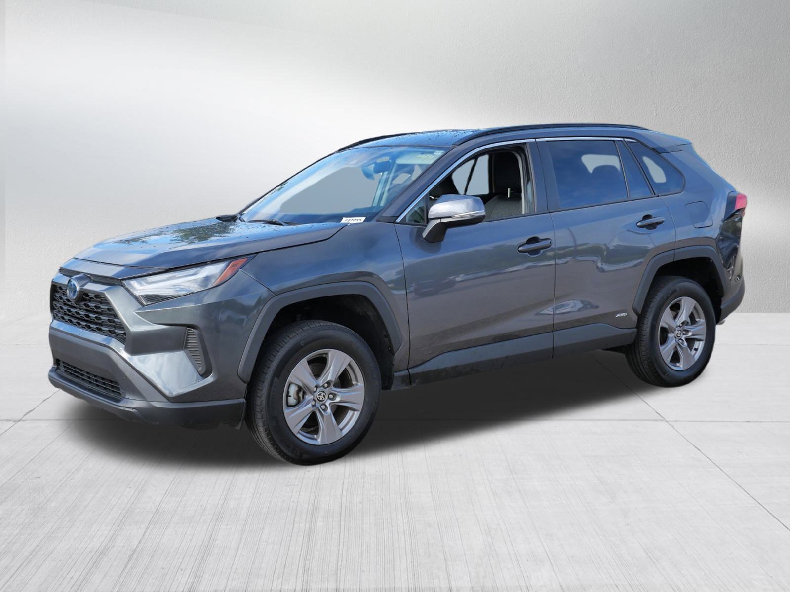 2024 Toyota RAV4 Hybrid XLE photo 3