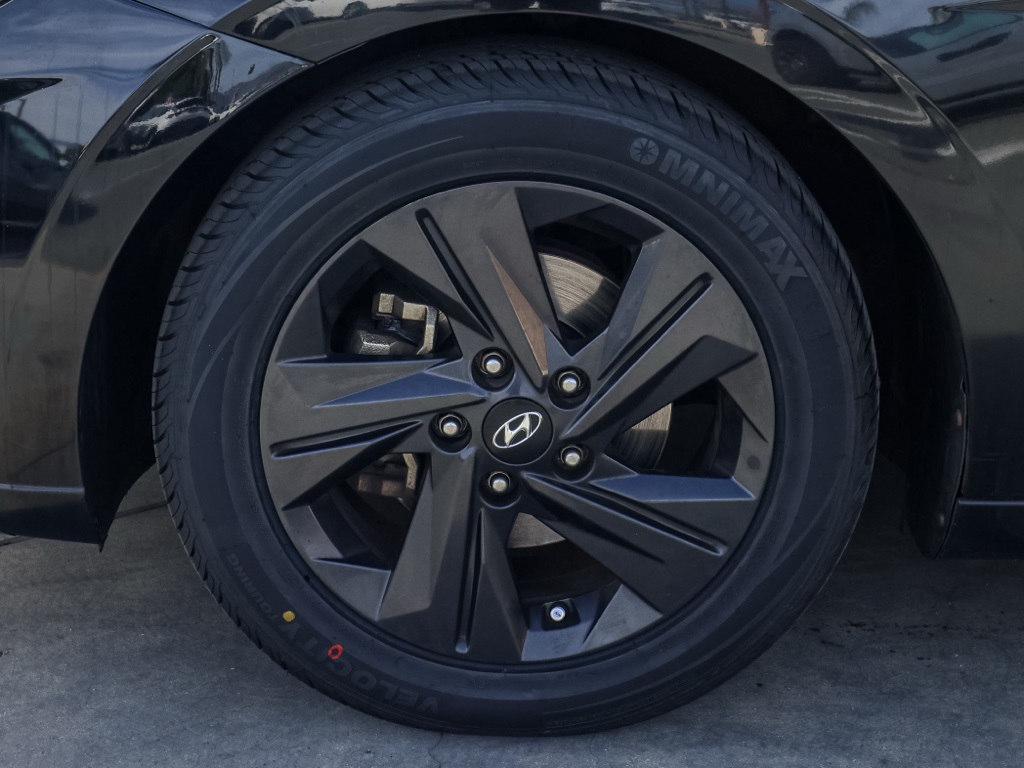 Used 2021 Black Hyundai SEL image 11