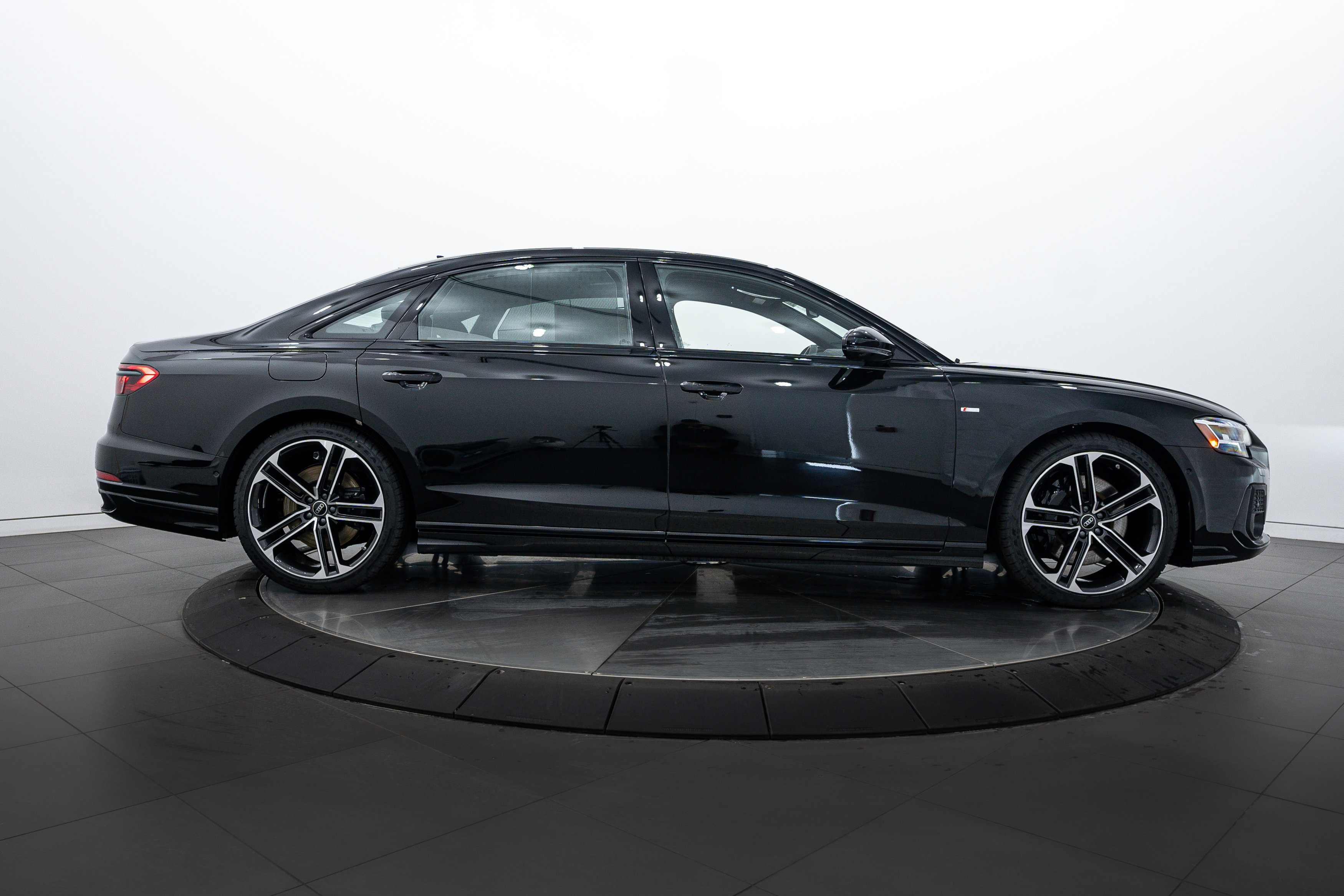 2025 Audi A8 L 55 photo 3